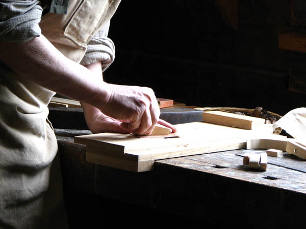Ofrecemos un servicio de <strong>carpintería  de madera y ebanistería en Casalarreina</strong> adaptado a las necesidades del <strong>cliente</strong>.